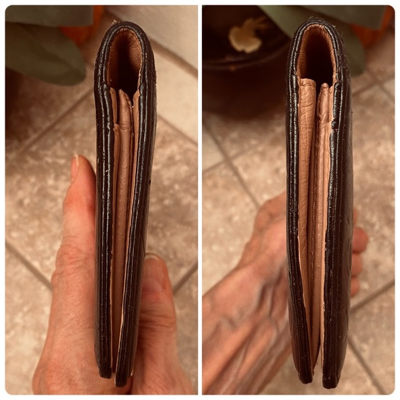 Authentic Chanel camellia, black leather wallet - Picture 4 of 13